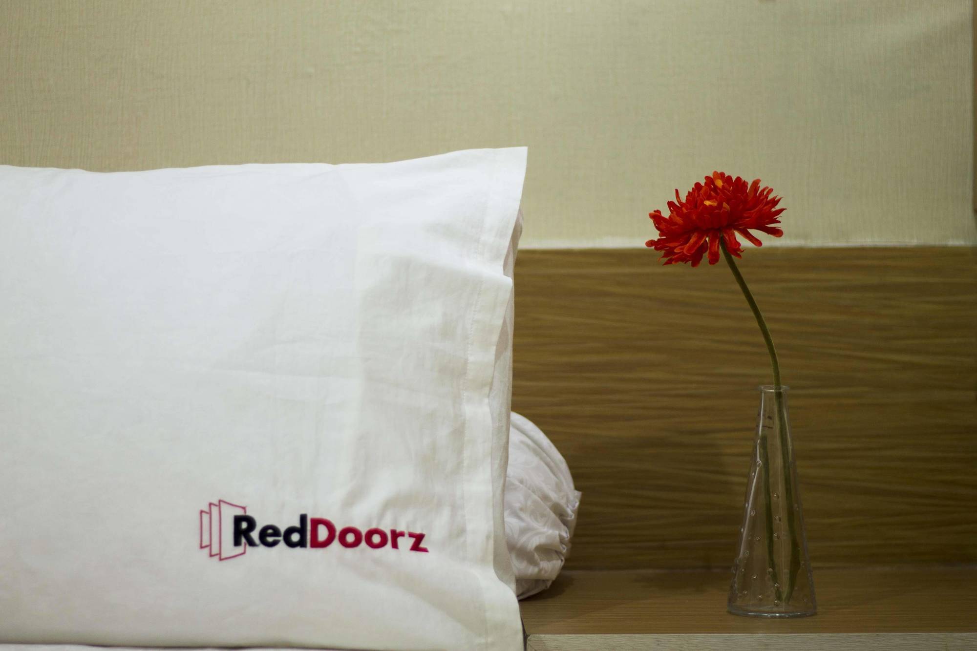 فندق Reddoorz @ Gajah Mada جاكرتا المظهر الخارجي الصورة