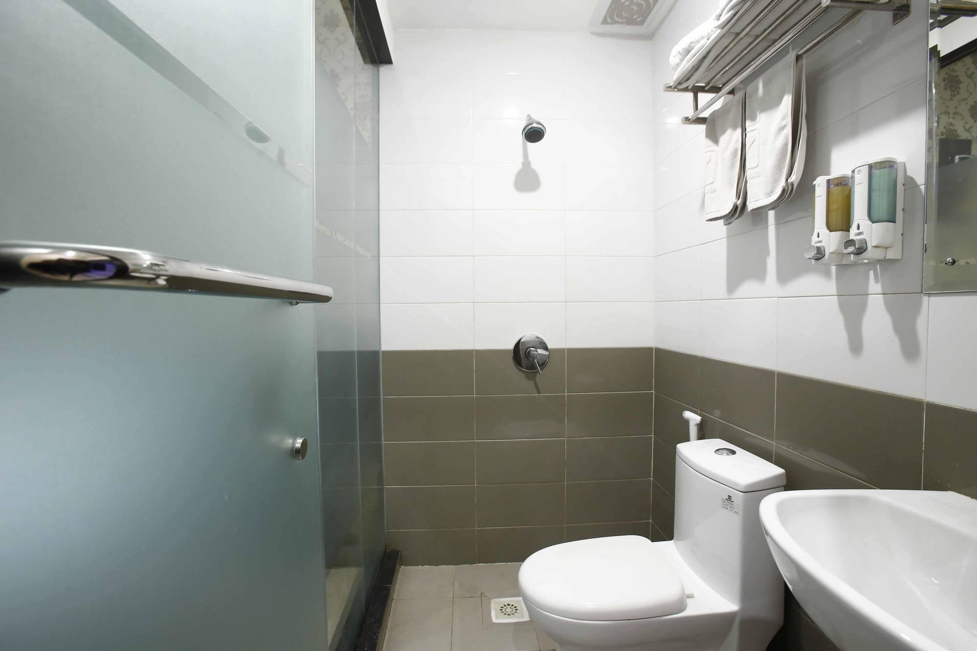 فندق Reddoorz @ Gajah Mada جاكرتا المظهر الخارجي الصورة