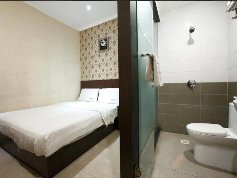 فندق Reddoorz @ Gajah Mada جاكرتا المظهر الخارجي الصورة